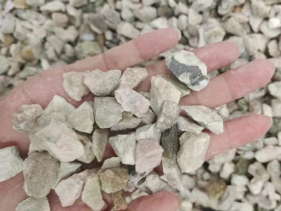 养殖场饲养场用沸石粉 高吸氨值多孔 支持定做庆源新型建材